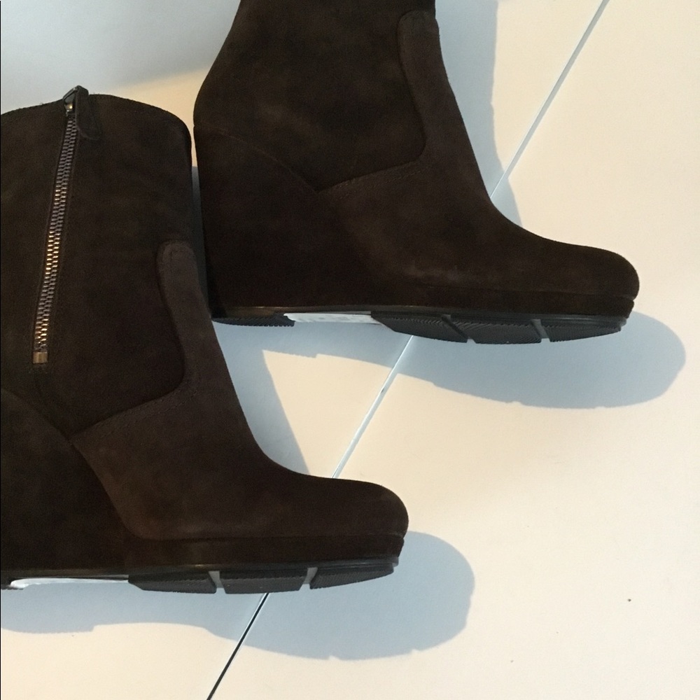 PRADA - Picture 8 of 15